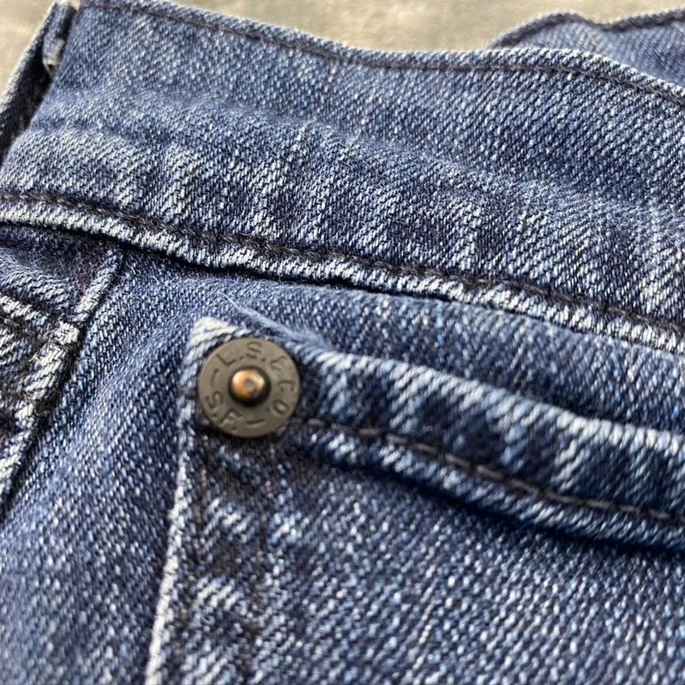 Levis Jeans Boyfriend Womens Size 33 M Relaxed Straight Medium Wash‎ Fit Denim